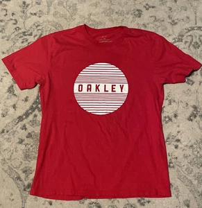 occhiali da sole uomo oakley tonalità t shirt grande rosso bianco cerchio logo surf spiaggia - Foto 1 di 7