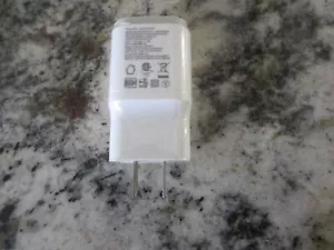 OEM LG Travel Charger for LG G2 1.8A - Universal USB Charger - White - Picture 1 of 3