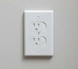3 pack Qdos Universal Self-Closing Outlet Cover - Oversized Wall Plate w/ screws - Picture 1 of 3