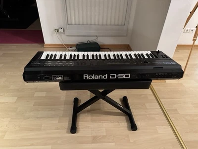 Roland D-50 Keyboard Synthesizer Schwarz Musikinstrumente - Bild 1 von 4
