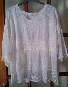 Gorgeous Ladies White Lacy 3/4 Sleeve Top By APRICOT. Size M/L (16). - Picture 1 of 6