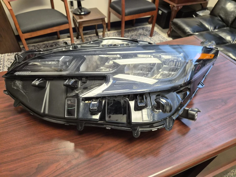 Faro LED LH conductor Toyota Sienna LE/XLE 2021 2022 2023 2024 FABRICANTE DE EQUIPOS ORIGINALES Foto 1 de 4