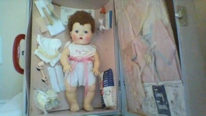 amerikanische Figur "13" kleine Tränen Puppe + Koffer + Zubehör - rote Karakulhaare - Bild 1 von 15