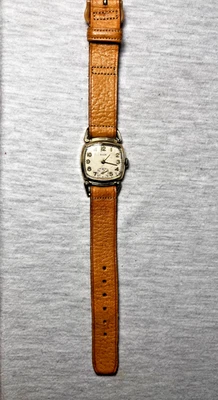 Rare 1941 Elgin Deluxe Manual Wind, Wristwatch, 10K RGP Bezel/ beveled Crystel - Image 1 of 4