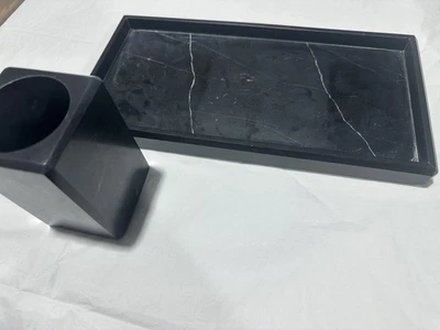 Bandeja de baño y soporte para cepillo de dientes Waterworks de mármol negro Foto 1 de 4