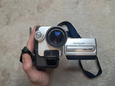 Sony Handycam Vision Hi8 CCD-TRV218E  Camcorder Video Recorder Made In Japan Y2K - Image 1 of 4