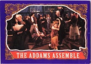 Tarjeta de la familia Addams 1991 #70 The Addams Assemble & Top Loader Topps Paramount - Imagen 1 de 2