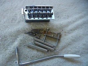 Fender Standard Stratocaster Tremolo Bridge Assy + Bar, Claw, 3 Springs, Screws - Picture 1 of 2