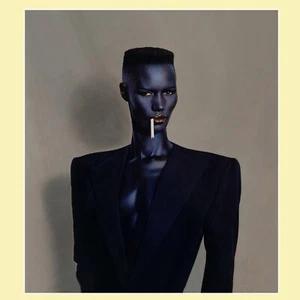 GRACE JONES 1981 GROSSES PORTRÄT - Bild 1 von 4