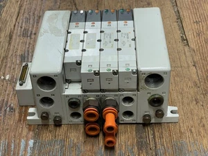 SMC MAGNETVENTIL VERTEILERSOCKEL MIT VQ4300-5, VQ4301-5W, VQ4101-5W VENTILEN - Bild 1 von 5