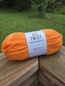 Filato Big Twist Living Orange 1 matassa 199 iarde 100% anti pilling - Foto 1 di 3