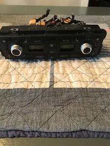 2004 - 2005 AUDI A8 D3 CLIMATE CTRL UNIT - OEM 4E0 820 043 A - Picture 1 of 3