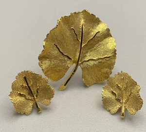 Vintage goldfarbene signierte BSK Brosche & Ohrclips Modeschmuck Set - Bild 1 von 4