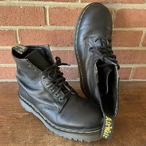 💥Dr. Martens Doc England Rare 90's Vintage Black Greasy 1460 Boots UK8 US9💥 - Picture 1 of 18