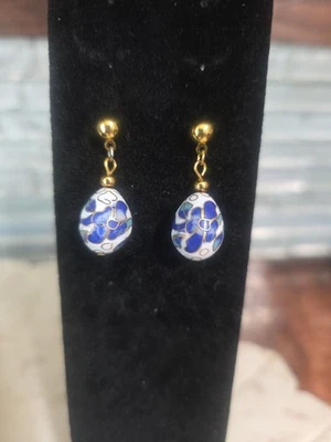 Pendientes Avon Genuinos Cloisonne Huevo de Pascua De Colección Azul/Blanco Floral Foto 1 de 4