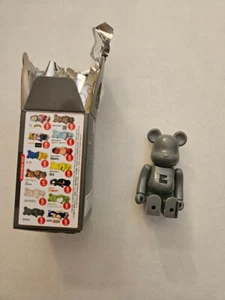 Bearbrick #46-Buchstabe E-Grau - Bild 1 von 1