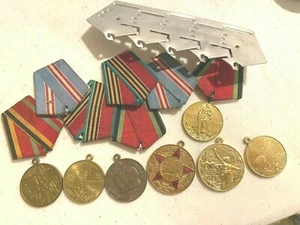 Viele russische Medaillen, Bänder zum Gedenken an den Zweiten Weltkrieg  - Bild 1 von 4