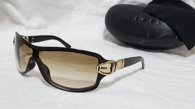 Gucci Logo Belt Buckle Decorated Shield Sunglasses Black Unisex model with case  Foto 1 de 4