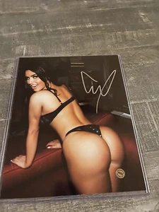 ABIGAIL RATCHFORD 8X10 SIGNIERTES FOTO mit COA - Bild 1 von 2