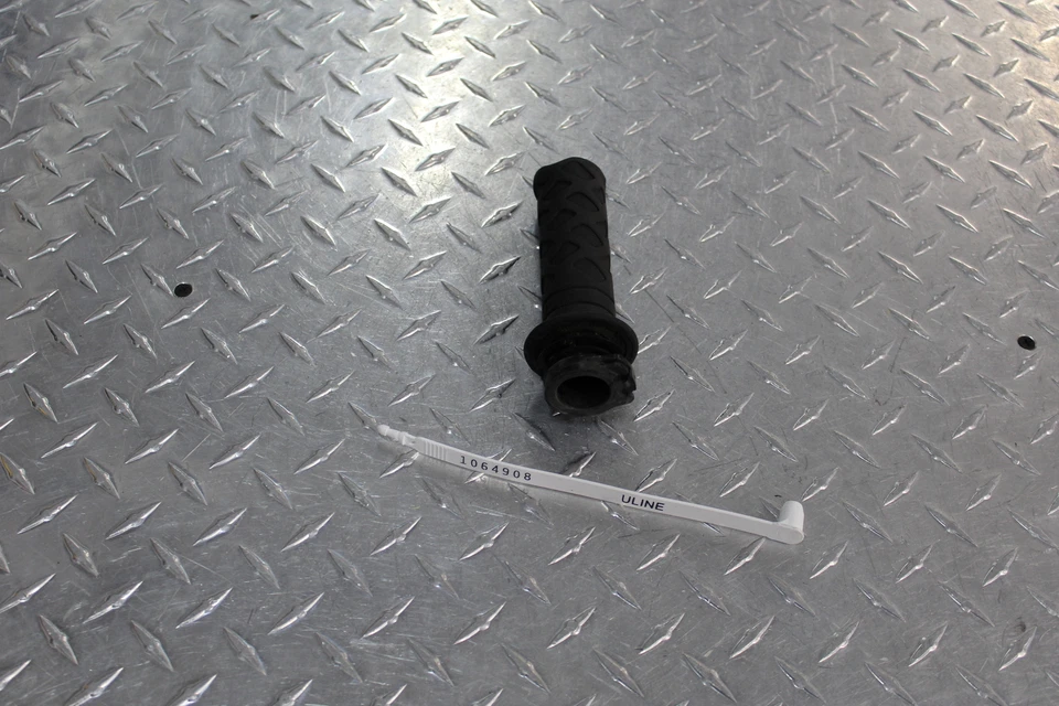 Suzuki GSXR750 2006 tubo de agarre del acelerador derecho Foto 1 de 4