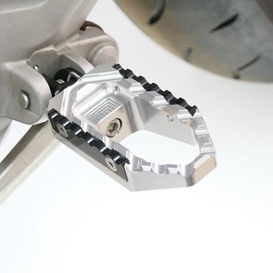 Silver TRC Front Cruise Foot Pegs For BMW S1000R Nake 14-16 17 18 19 20 21 22 23 - Picture 1 of 5