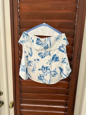 Top floral Reformation sin tirantes lino blanco y azul excelente estado talla 12 Foto 1 de 4
