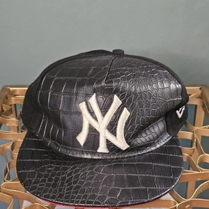 Gorra New Era New York Yankees negra imitación cuero cocodrilo Snapback MLB ala roja gorra - Imagen 1 de 12