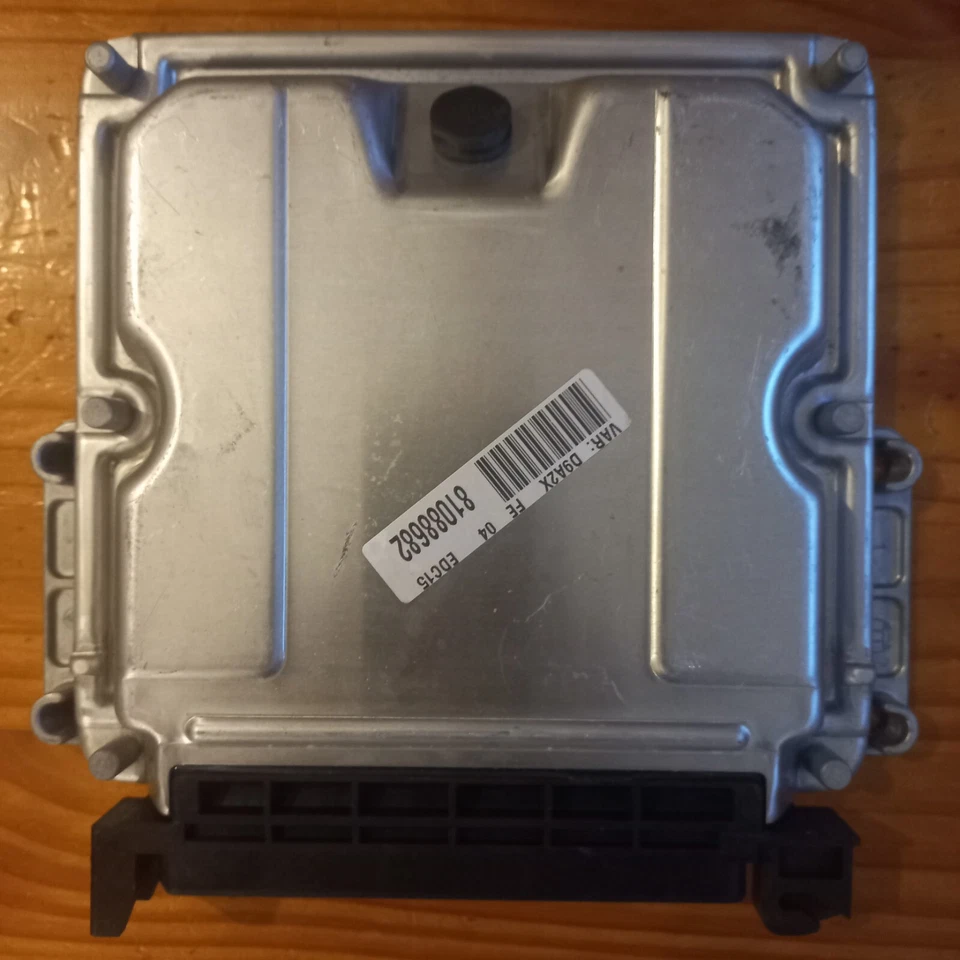 CALCULATEUR PEUGEOT 406 2.0 HDI-DÉCODÉ -BOSCH EDC15C2  0281010252 / 9635158180 - Immagine 1 di 2