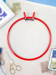 Grande infermiera a cerchio ricamo metallo a molla 160-1 rosso intenso - Foto 1 di 2