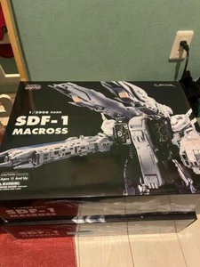 Yamato Japan 1/3000 SDF-1 MACROSS NO STAND 35th Anniversary JAPAN - Picture 1 of 5