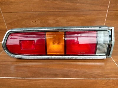  LUZ TRASERA DATSUN VIOLETA 710 160J LADO IZQUIERDO GENUINA IKI JAPÓN Foto 1 de 4