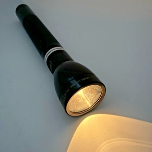Maglite wiederaufladbare 13" Taschenlampe ohne Ladegerät/Akku GETESTET mit D Akku FUNKTIONIERT - Bild 1 von 9