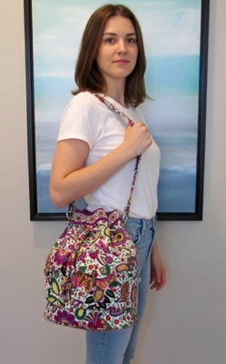 Сумка через плечо Vera Bradley Viva La Vera стеганая с цветочным узором на шнурке хобо - Изображение 1 из 4