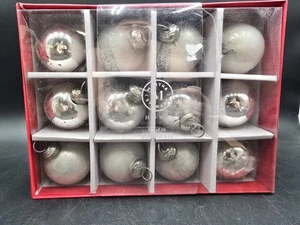 Martha Stewart 12 Mercury Silber Weiß Merkur Kugel Stil Glas Ornamente LESEN - Bild 1 von 24