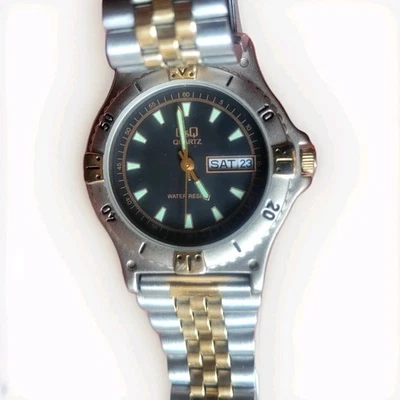 Q&Q QUARTZ BLACK DIAL Women's FULL WORKING, ALL ORIGINAL VINTAGE WATCH - Image 1 of 4