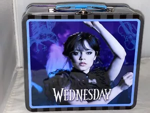 Esclusiva lunchbox in metallo mercoledì Jenna Ortega Dance Previews con thermos-nuova - Foto 1 di 4