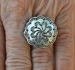 Unique Navajo Button Cover Ring by Davin Benally Sterling Silver 6.6 grams - Picture 1 of 10