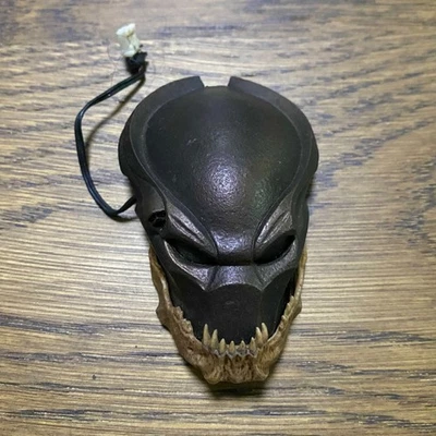 1/6 HOT TOYS : FIGURE MMS130 PREDATORS BERSERKER PREDATOR : MASK - Image 1 of 3