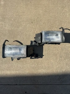 94-01 Dodge Ram 1500 2500 3500 Set of Left And Right Headlights No Bulbs - Picture 1 of 9