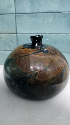 RARE VINTAGE 1978 SLANISLAV MELIS SIGNED ART  GLASS VASE  12 CM HIGH 16CM WIDE - image 1 of 4