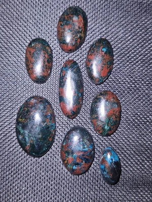 Beautiful Bisbee Lavendar Pit Stones - 8 pieces - 118.55 carats total - Image 1 of 4