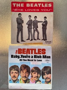 BEATLES SHE LOVES YOU / S 4152 ALL I NEED IS LOVE / 5964 BOTH VINYL/W PIC. SLEEV - Foto 1 di 14
