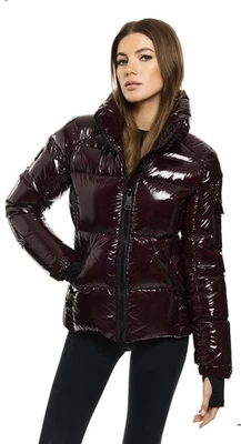 Chaqueta acolchada de nailon estilo libre SAM color Merlot para mujer: talla grande Foto 1 de 4