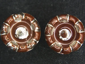 LOTE 2 botones de vidrio vintage marrón chocolate MCM Starburst C1950 con brillo plateado - Imagen 1 de 3