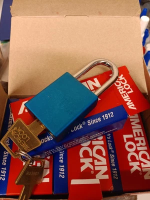 AMERICAN LOCK AMERICAN Series 1100 Blue A1166KABLU Aluminum Lock 1-1/2 Shackle ALL KEYED ALIKE