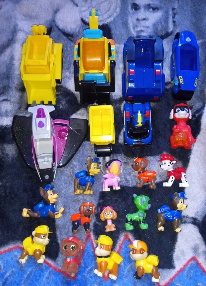 Lote de figuras y paseos Just Play Nickelodeon Paw Patrol Chase Rubble Skye Marshall  Foto 1 de 4