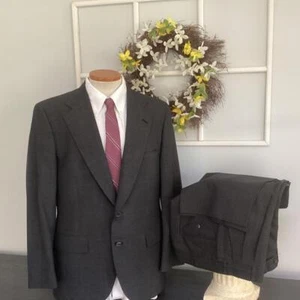 NINO CERRUTI RUE ROYALE ALL WOOL 2 BTN 2 PC SUIT 38S 34x28 DRK GRAY PLAID - Picture 1 of 8
