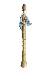 ANCIENNE STATUE SCULPTÉ EN BOIS DÉCORÉ EN FEMME AVEC BIJOUX - Foto 1 di 4