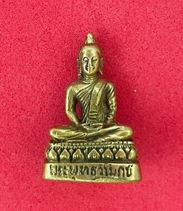 1985 Thai Phra Buddha Vimokha ""Riqueza"" Luang Pu Ngon Sorayo caja santa budista - Imagen 1 de 4
