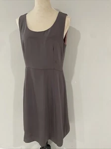 Quadrille NY grau Seide ärmellos gefüttert Etuikleid Gr. 10 Capsule ruhig Luxus  - Bild 1 von 11